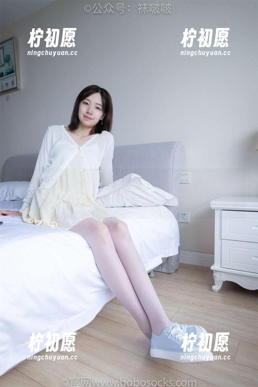 袜啵啵 - 小甜豆在表演：白丝（脚尖加固款）作品集，不小心被捕获了！