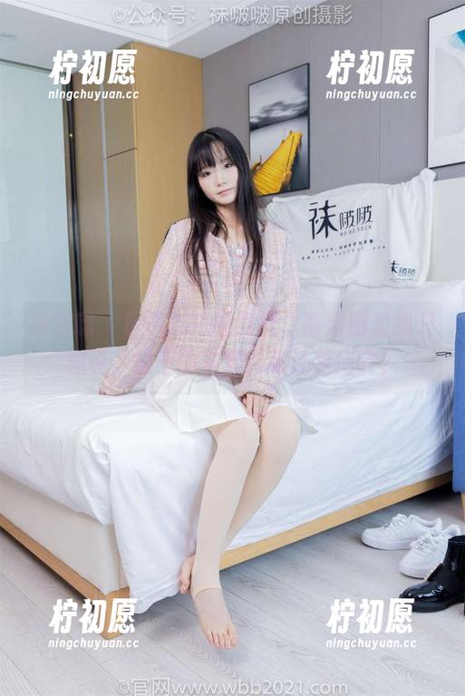 袜啵啵 - 枫枫与短靴同框，高清图里我只想说，能不能多穿几张让我闭嘴？
