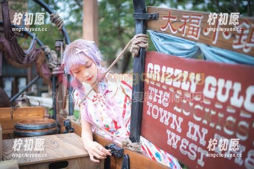 想变西瓜少女？先看这套白裙写真，可能会有疑惑！