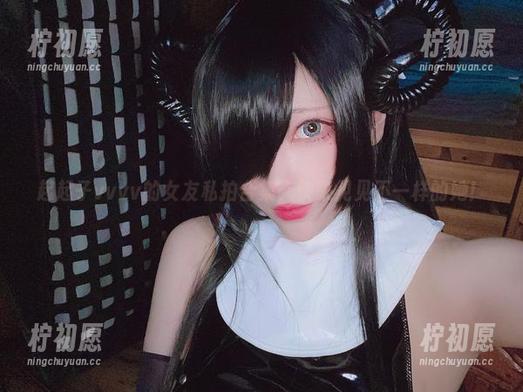 起起子vvvv的女友私拍合集，快来见见不一样的她！