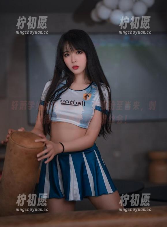 轩萧学姐的黑色私拍，资源纷至沓来，刺激得我突然想开个粉丝会！