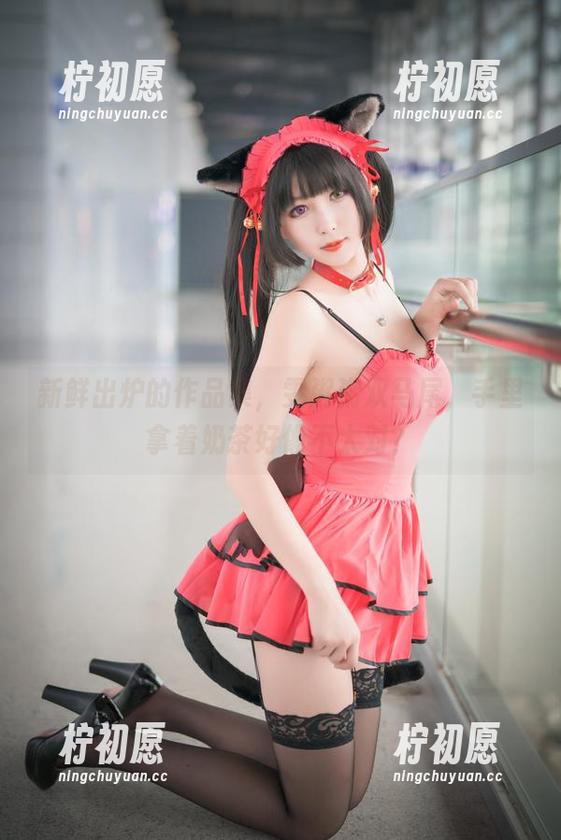新鲜出炉的作品集，雯粥粥双马尾，手里拿着奶茶好像不太对？