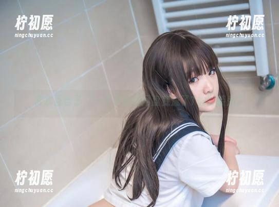 青水百合子，一不小心把网盘变成了T恤时装秀？