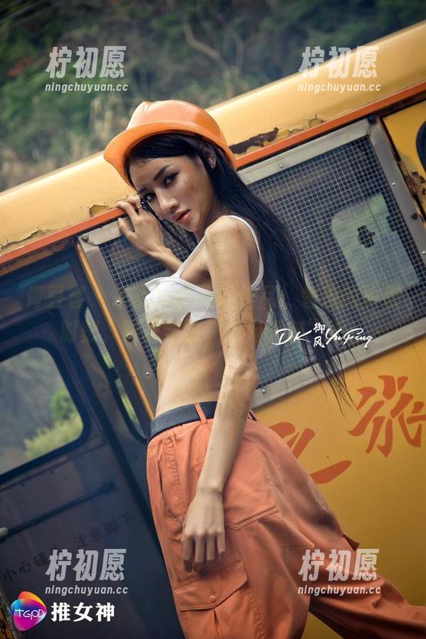 青豆客 - 朱赢Molly的作品：窘迫的瑜伽时刻，跟我学会“反向讽刺”吧！
