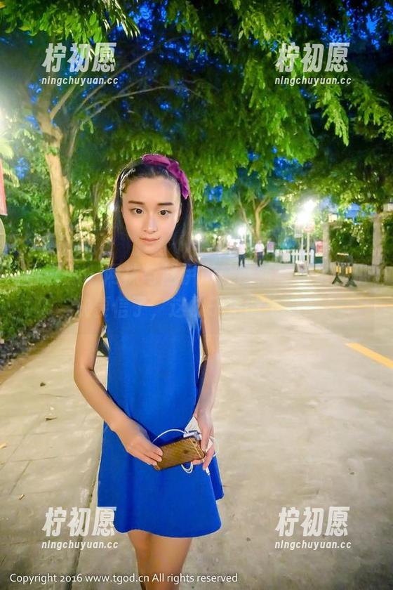 青豆客 - 网袜与赵伊彤：最新写真集，我快要信了，这袜子是能飞吗？
