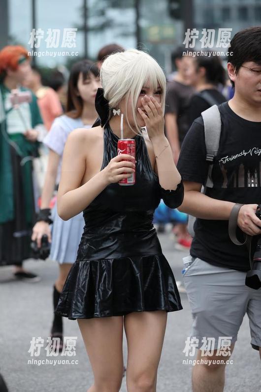 魔镜街拍 - 想看凯恩的“雨季不再来”？来拿免费的照片啊！